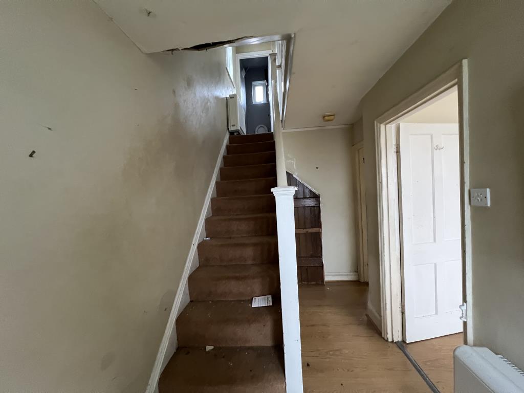 Lot: 59 - SEMI-DETACHED HOUSE FOR REFURBISHMENT - General view of hallway